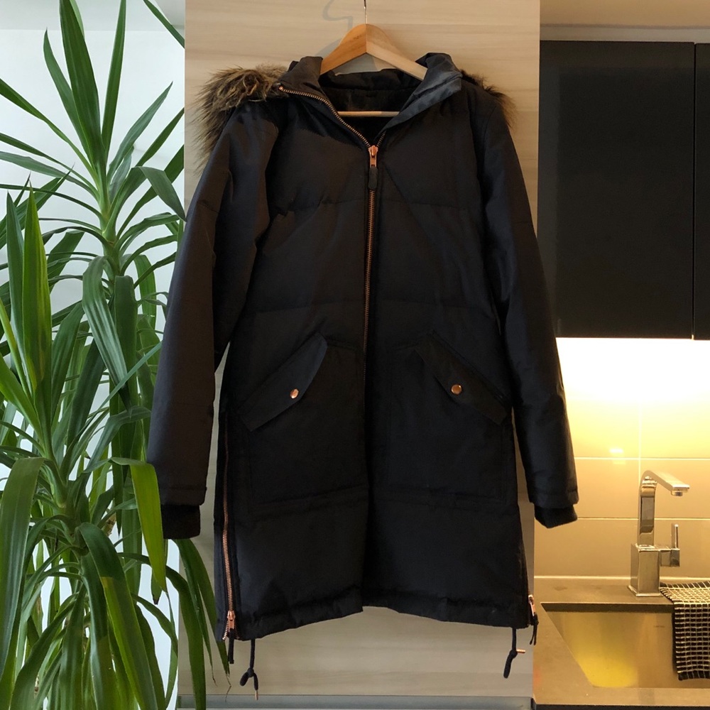 MINIMUM DOWN-FILLED PARKA